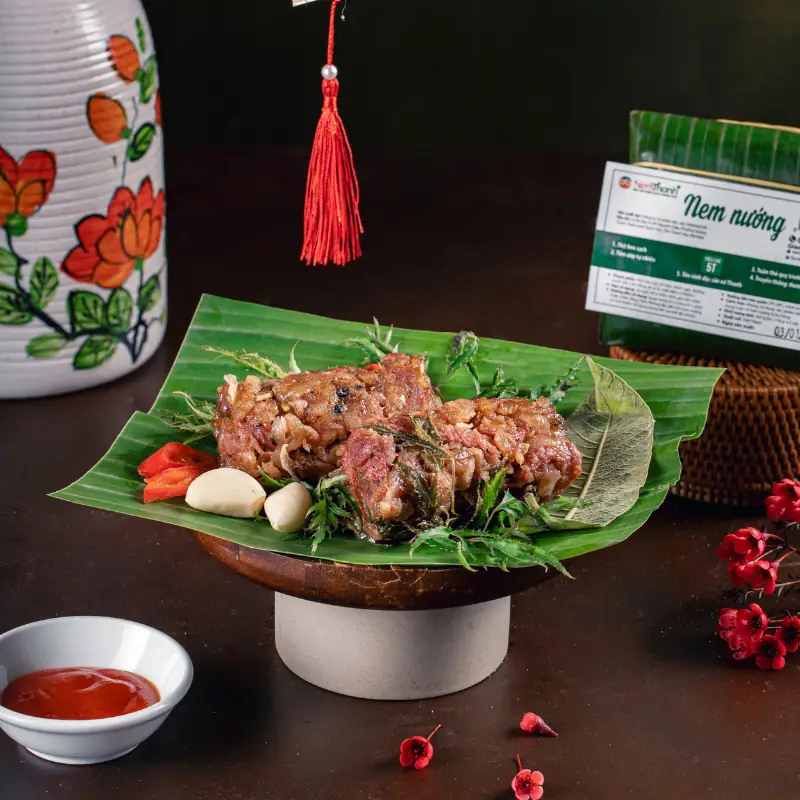 Nem nướng Nem Xứ Thanh trong bao bì sản phẩm để thuận tiện mang theo chuyến đi